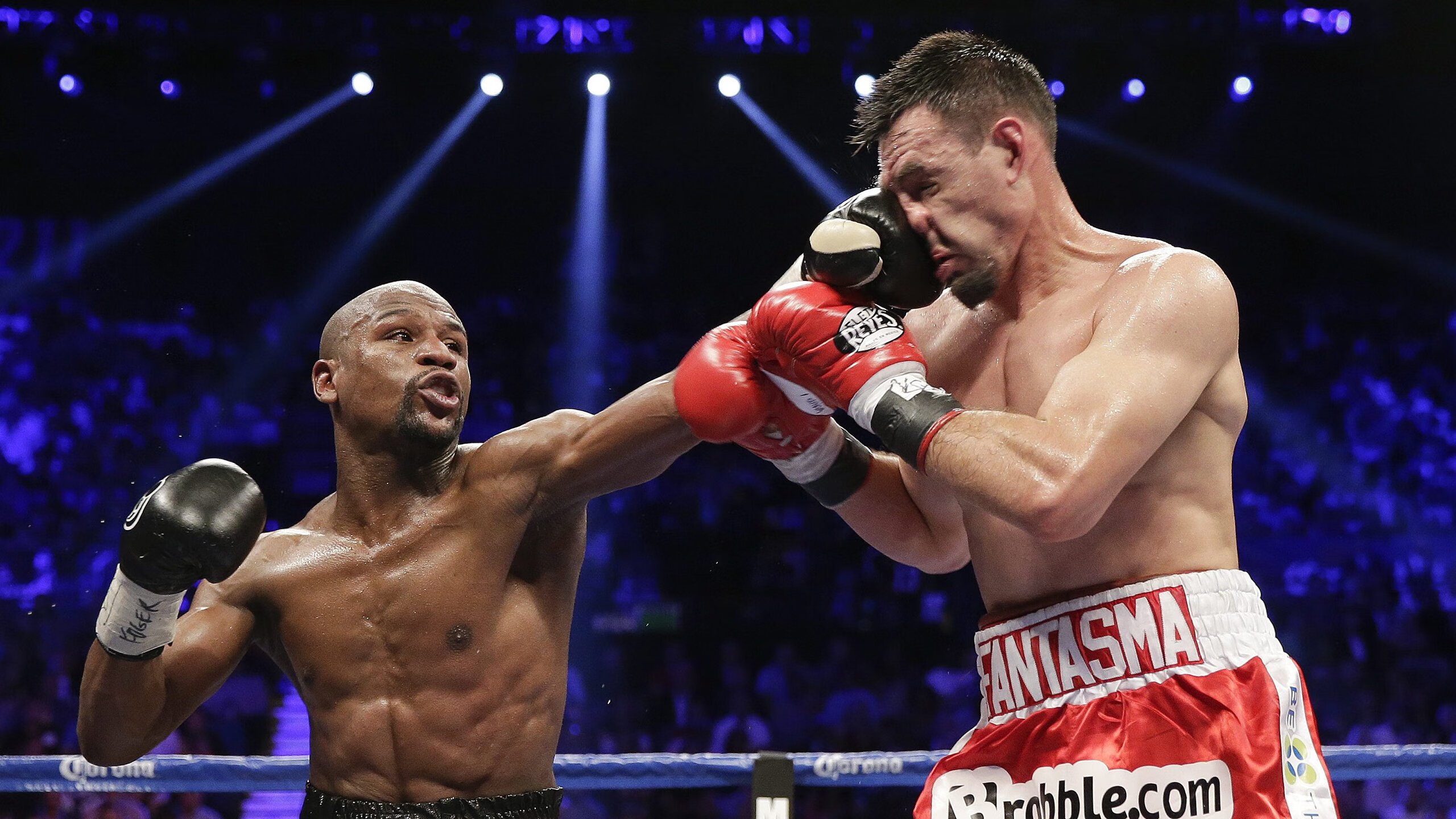 足球比赛中的裁判争议